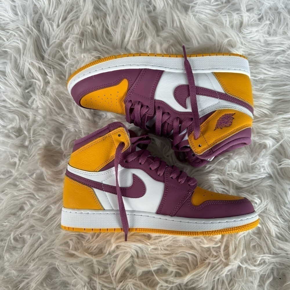 NWOB Nike Air Jordan 1 Brotherhood Size 7Y men’s 7 women’s 8.5 - Picture 2 of 7